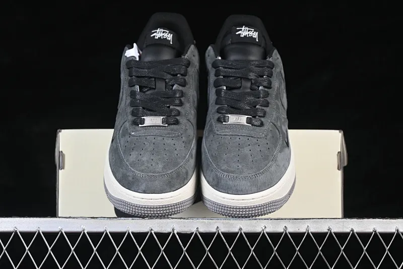 All categories Nk Air Force 1 Air Force series Nk Air Force 1 Low Air Force low-top Nike Air Force 1'07 Low Stussy co-branded charcoal gray elegant white Air Force 1 low-top casual sneakers DV5477-401